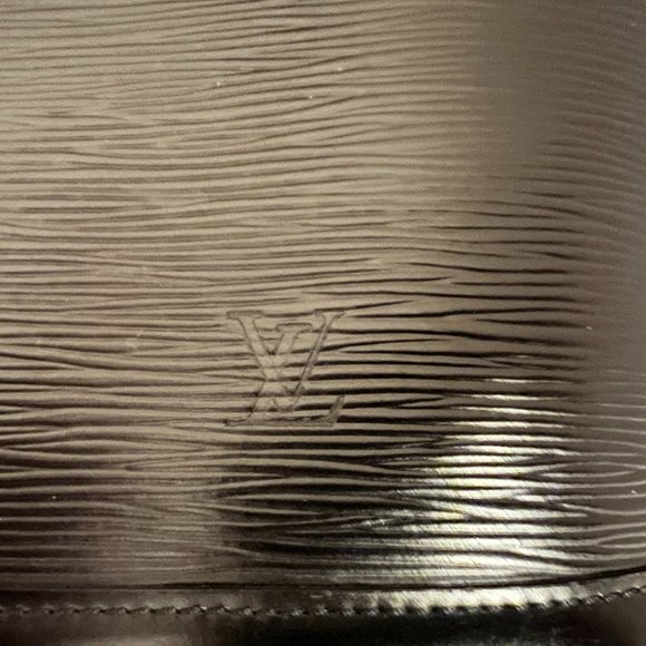 LOUIS VUITTON EPI LUSSAC BLACK LEATHER HANDDBAG - Picture 6 of 15